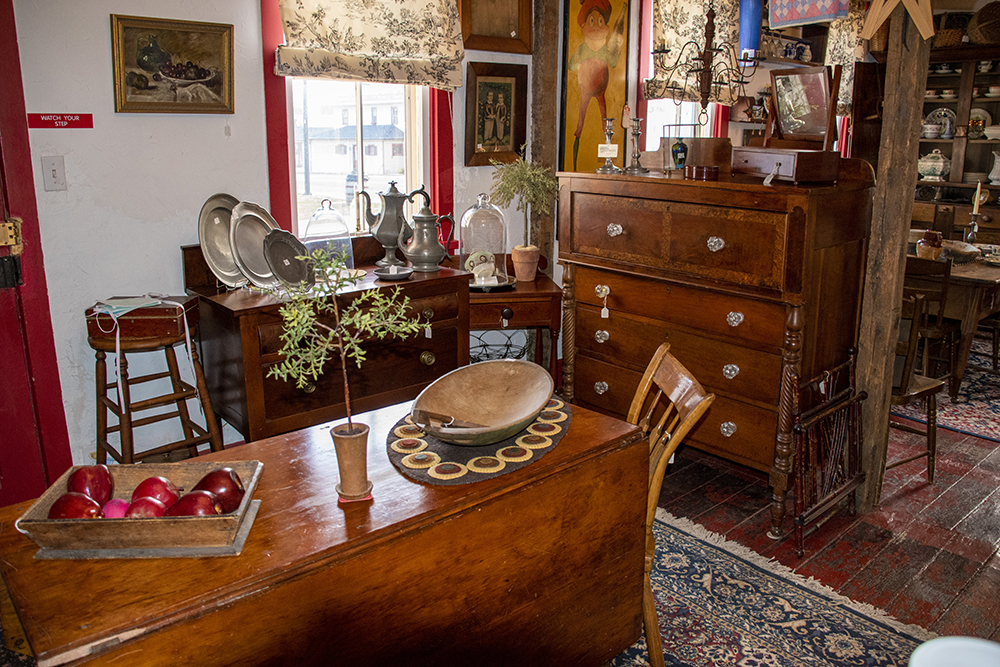 Cobbler Shop Antiques